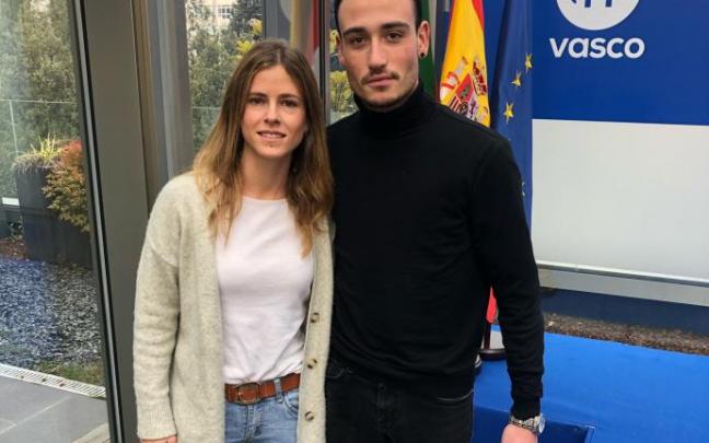 Ander García Oñate, junto a la presidenta de Nuevas Generaciones del PP, Bea Fangul