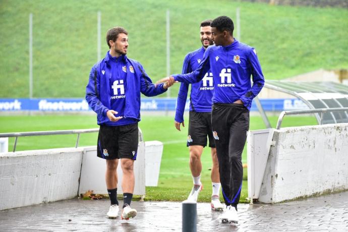 Ander Guevara y Alexander Isak, antes de un entrenamiento en Zubieta.