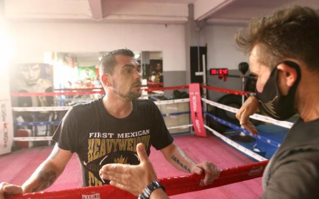 Andoni Gago se enfrenta a Gavin McDonnell.