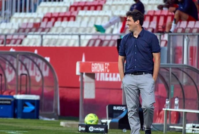 Andoni Iraola, durante un lance del choque del domingo en Girona, donde el Rayo Vallecano logró el ascenso a Primera División.