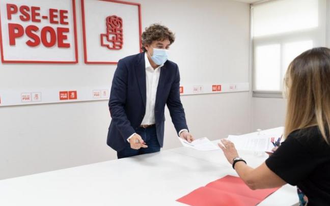 Eneko Andueza durante el registro de su candidatura para la secretaría general del PSE-EE Eneko Andueza durante el registro de su candidatura para la secretaría general del PSE-EE