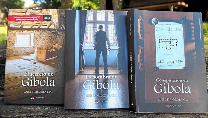 Los tres libros que componen la trilogía. Foto: Esther Núñez