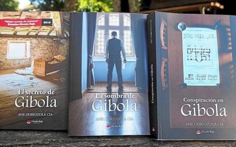 Los tres libros que componen la trilogía. Foto: Esther Núñez