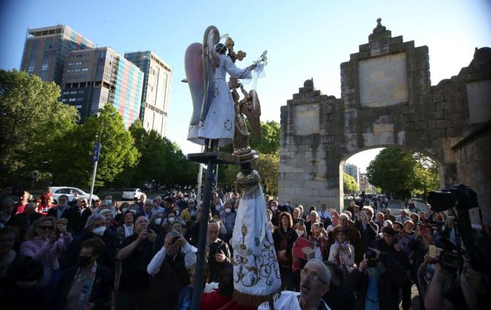 El Ángel de Aralar regresa a Iruña tras la pandemia