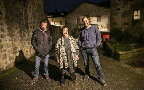 Unai Asurmendi, Mila Elorza y Joxean Mikeo, de Angiozarko Herri Batzarra