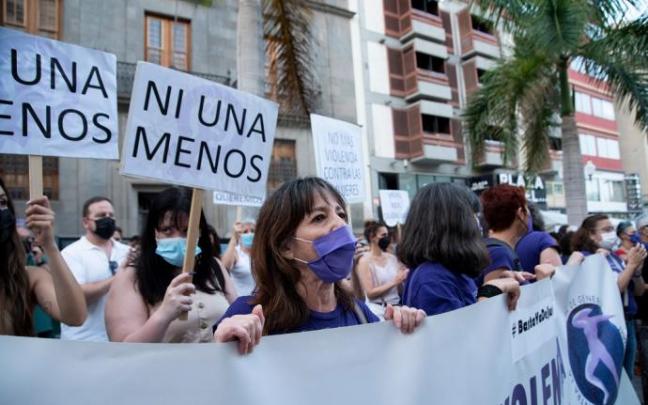 Se distinguirán cinco clases de feminicidios: en la pareja o expareja, familiares, sexuales, sociales y vicarios. Se distinguirán cinco clases de feminicidios: en la pareja o expareja, familiares, sexuales, sociales y vicarios.