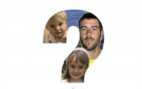 Imagen del padre, Tomás Gimeno, y las dos pequeñas, Anna y Olivia, de uno y seis años, junto al buque encargado de la búsqueda.