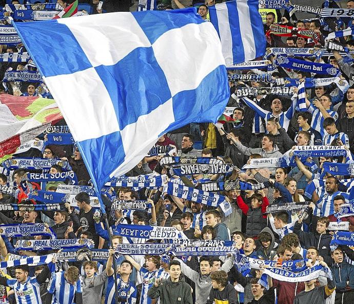 Aficionados realistas en la Grada Zabaleta del estadio de Anoeta, en el último partido disputado con público, el 28 de febrero de 2020.