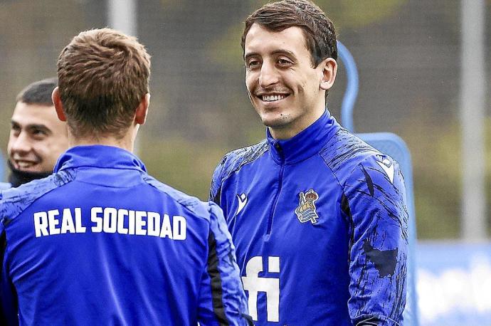 Mikel Oyarzabal sonríe durante un entrenamiento de esta pasada semana. Foto: Real Sociedad