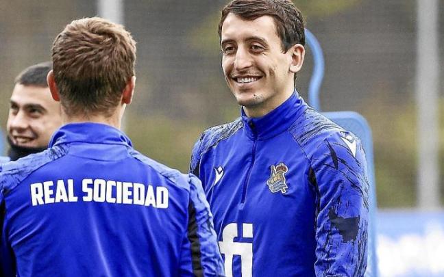 Mikel Oyarzabal sonríe durante un entrenamiento de esta pasada semana. Foto: Real Sociedad