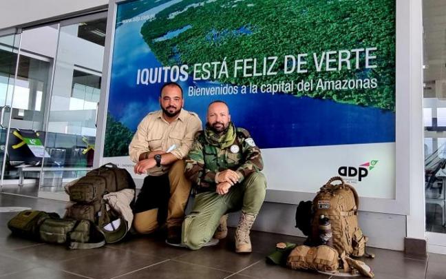 Enrique y Fernando, en la ciudad peruana de Iquitos antes de adentrarse en la selva. Enrique y Fernando, en la ciudad peruana de Iquitos antes de adentrarse en la selva.