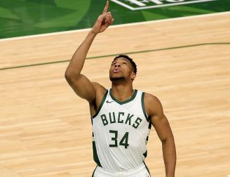 Giannis Antetokounmpo buscará su segundo anillo de campeón.