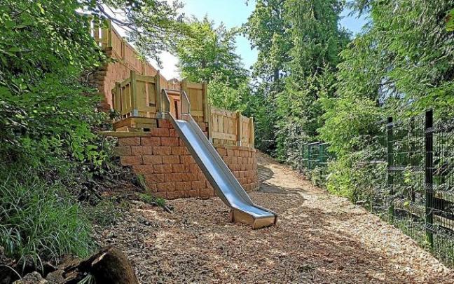 El tobogán del parque infantil de La Antigua.