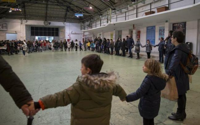 Cadena humana en la antigua estación de autobuses por el día nacional de las enfermedades neuromusculares Cadena humana en la antigua estación de autobuses por el día nacional de las enfermedades neuromusculares