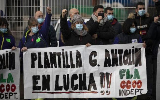 Protesta de parte de la plantilla de Antolín. Protesta de parte de la plantilla de Antolín.