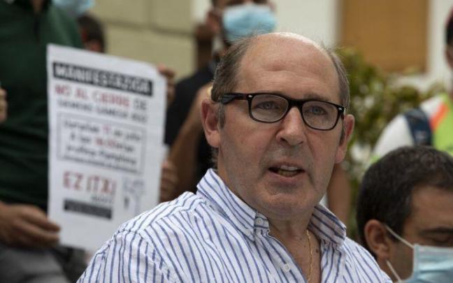 El alcalde de Aoiz, Ángel Martín Unzué, en una rueda de prensa en verano de 2020 por el cierre de Siemens Gamesa. El alcalde de Aoiz, Ángel Martín Unzué, en una rueda de prensa en verano de 2020 por el cierre de Siemens Gamesa.