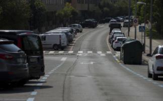 Coches aparcados en una calle de Pamplona. Coches aparcados en una calle de Pamplona.