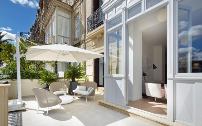 Terraza del apartamento del paseo de Bizkaia, el considerado segundo mejor en el listado de capitales europeas.