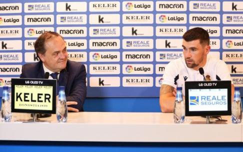 Aperribay y Ryan, durante la presentación del australiano