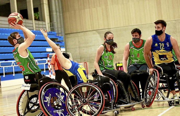 Partido entre el Zuzenak y el Ilunion de División de Honor de baloncesto en silla de ruedas. Foto: Pilar Barco