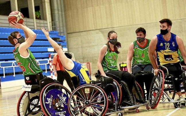 Partido entre el Zuzenak y el Ilunion de División de Honor de baloncesto en silla de ruedas. Foto: Pilar Barco