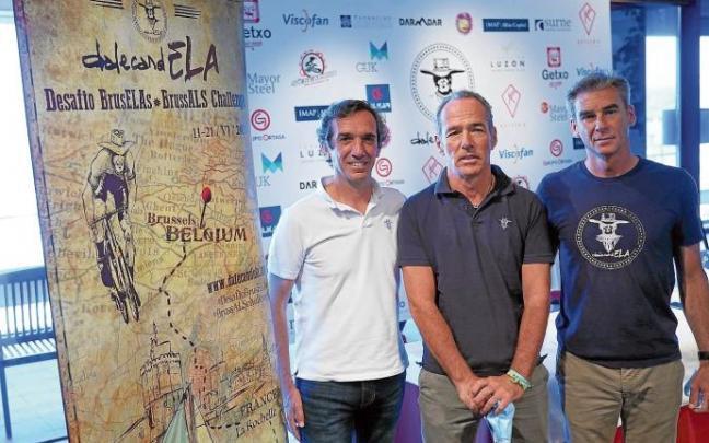 Jaime Lafita, flanqueado por sus compañeros, Mario Echevarría y Rafael Ceniga. Jaime Lafita, flanqueado por sus compañeros, Mario Echevarría y Rafael Ceniga.