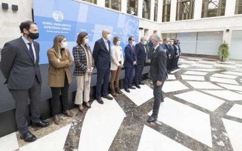El lehendakari, Iñigo Urkullu, durante la reunión mantenida ayer martes. El lehendakari, Iñigo Urkullu, durante la reunión mantenida ayer martes.