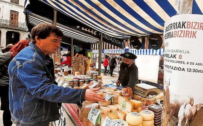 Arabako herri batean egindako azoka bateko artxiboko-irudia.. Argazkia: Araceli Oiarzabal