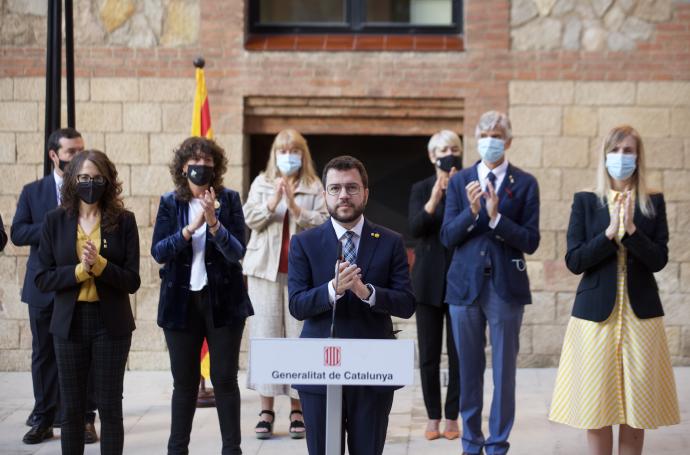 El presidente de la Generalitat, Pere Aragonès, acompañado del resto del Govern en la declaración institucional con motivo del cuarto aniversario del 1-O.