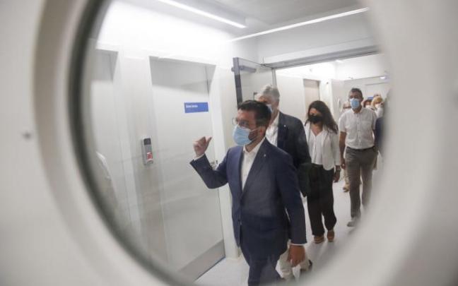 El president de la Generalitat, Pere Aragonès, durante una visita a un hospital. El president de la Generalitat, Pere Aragonès, durante una visita a un hospital.