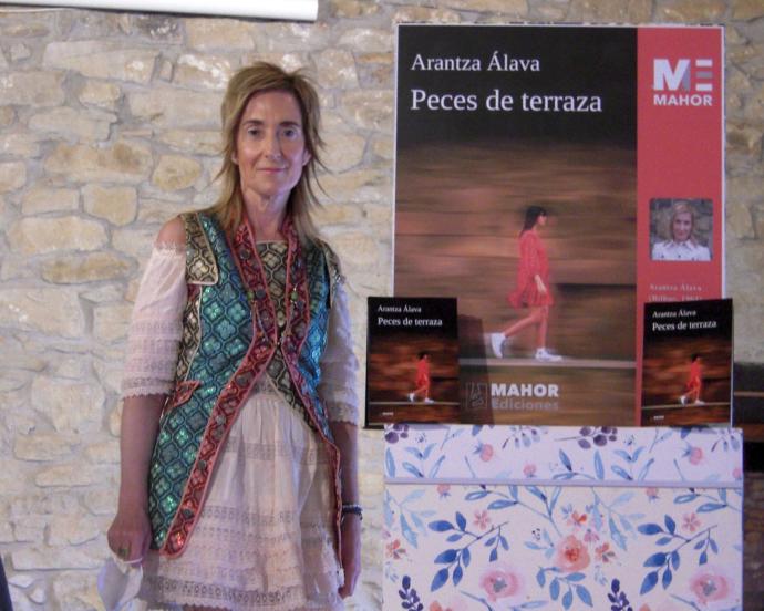 El libro 'Peces de Terraza' ya está a la venta y su autora ha comenzado las presentaciones.