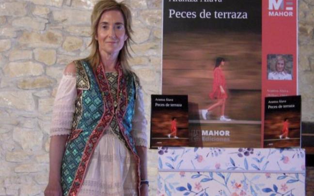 El libro 'Peces de Terraza' ya está a la venta y su autora ha comenzado las presentaciones. El libro 'Peces de Terraza' ya está a la venta y su autora ha comenzado las presentaciones.