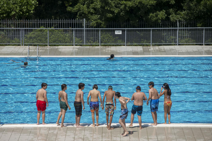 Ya se pueden comprar online los abonos para las piscinas municipales de Aranzadi y San Jorge