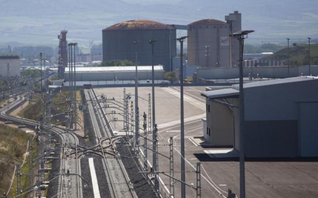 Vía del tren que comunica Arasur.
