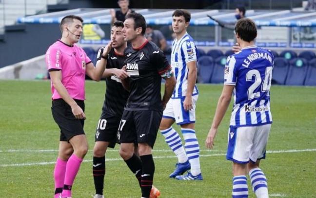 Díaz de Mera, en un momento del Real-Eibar de la temporada pasada Díaz de Mera, en un momento del Real-Eibar de la temporada pasada