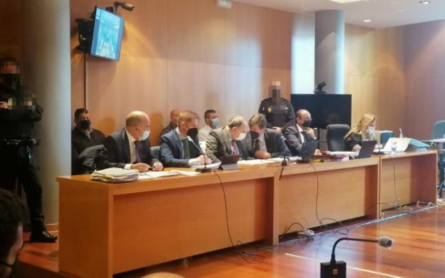 Vista del juicio que se sigue en la Audiencia de Oviedo por el asesinato de Javier Ardines. Vista del juicio que se sigue en la Audiencia de Oviedo por el asesinato de Javier Ardines.