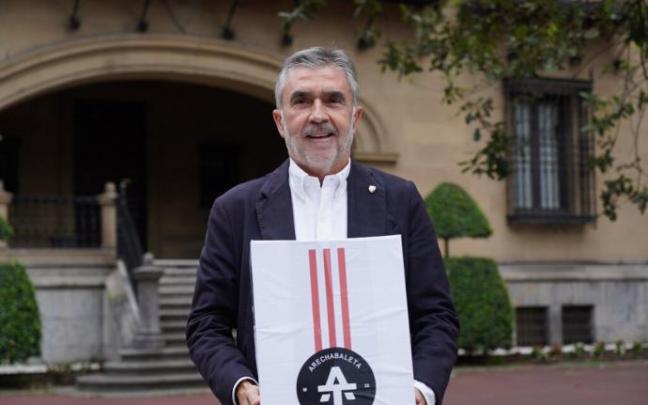 Iñaki Arechabaleta en la entrega de avales.
