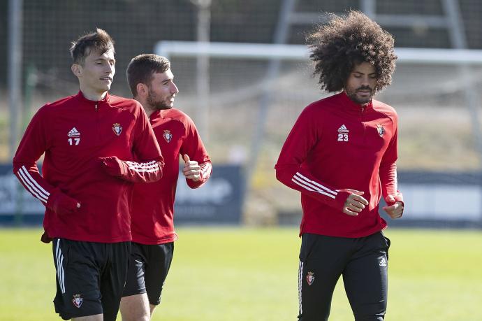 Budimir, Moncayola y Aridane, durante un entrenamiento en Tajonar.