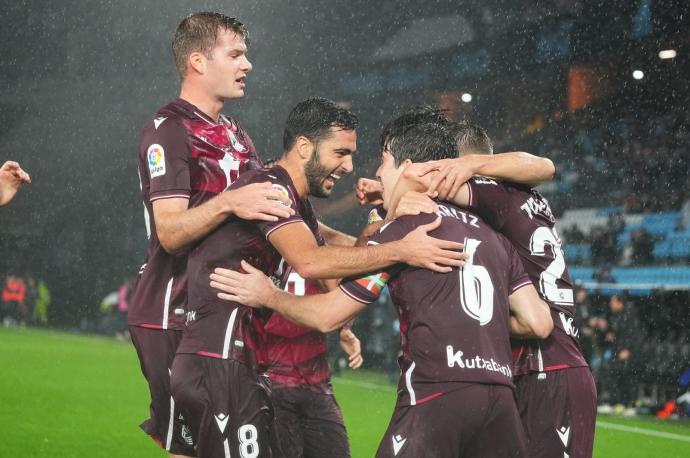 Los jugadores de la Real Sociedad celebran el 0-2, este jueves en Vigo.