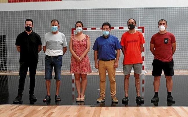 Hainbat ordezkari bildu ziren Aritzbataldeko pista eraberrituaren inaugurazioan.