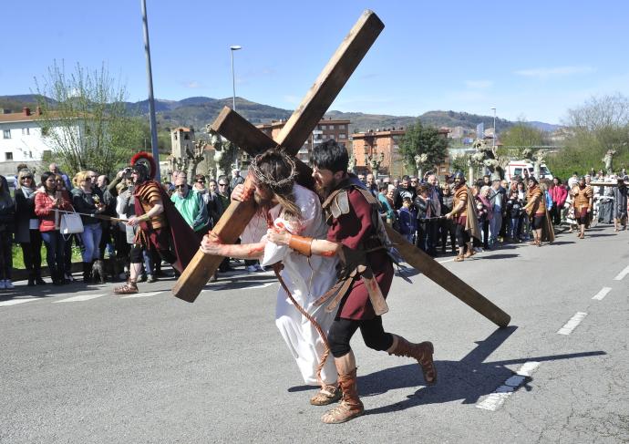 La Pasión Viviente de Arkotxa atrae a cientos de personas a Zaratamo.