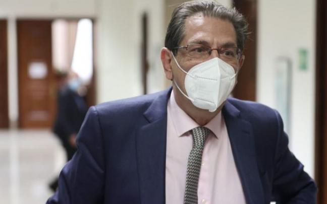 Enrique Arnaldo a la llegada su comparecencia en el Congreso para defender su nombramiento Enrique Arnaldo a la llegada su comparecencia en el Congreso para defender su nombramiento