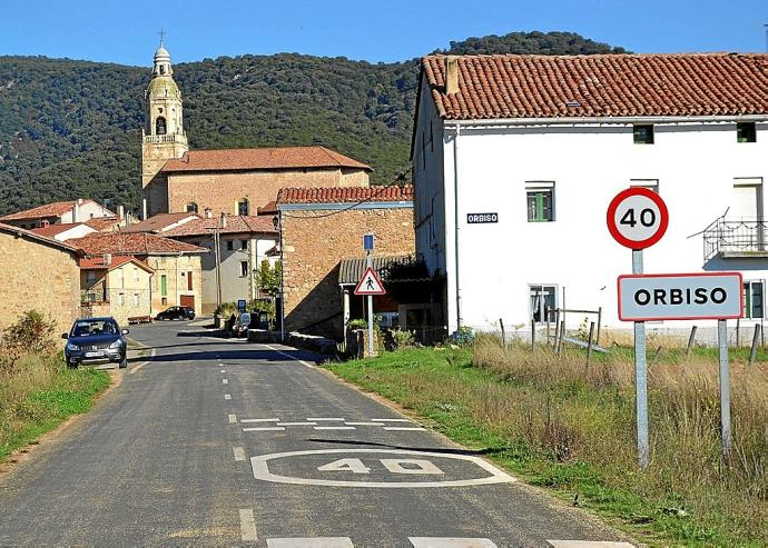 La entrada a la localidad de Orbiso, cuyo trazado será mejorado como parte del proyecto de reforma de la A-2128. Foto: DNA