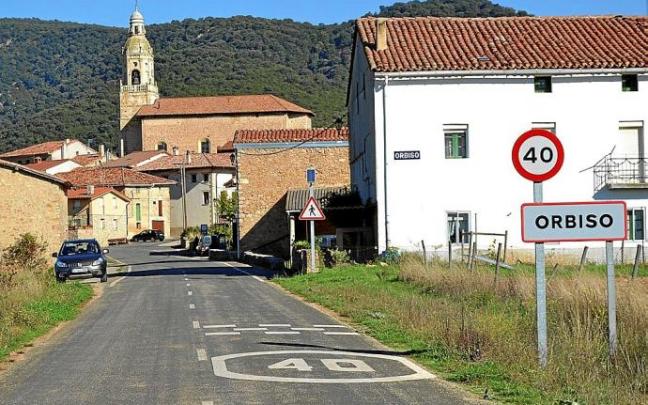 La entrada a la localidad de Orbiso, cuyo trazado será mejorado como parte del proyecto de reforma de la A-2128. Foto: DNA