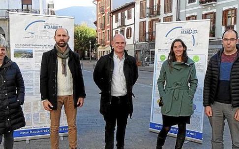 Murgiondo, Albizu, el alcalde Unai Elkoro, Belausteguigoitia y Larrabe, ayer, en la presentación. Murgiondo, Albizu, el alcalde Unai Elkoro, Belausteguigoitia y Larrabe, ayer, en la presentación.