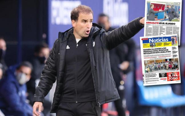 Jagoba Arrasate da indicaciones desde la zona técnico de la banda de El Sadar.