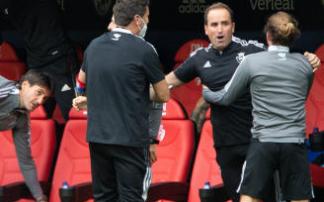 Arrasate, celebrando la victoria al final del partido.