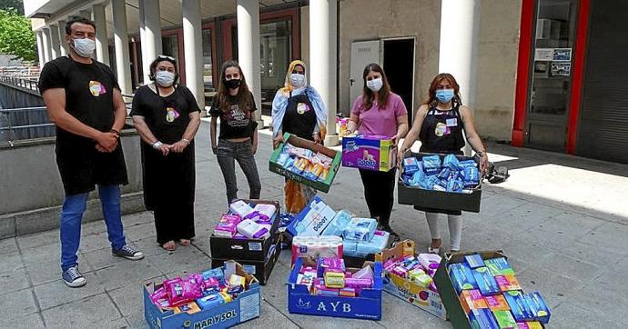 Representantes de Ahal Dugu y voluntarios de IMME, ayer. Foto: A.D.
