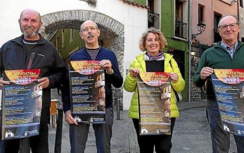 Integrantes de Arrasate Zientzia Elkartea durante la presentación del ciclo de conferencias. Foto: A.D.