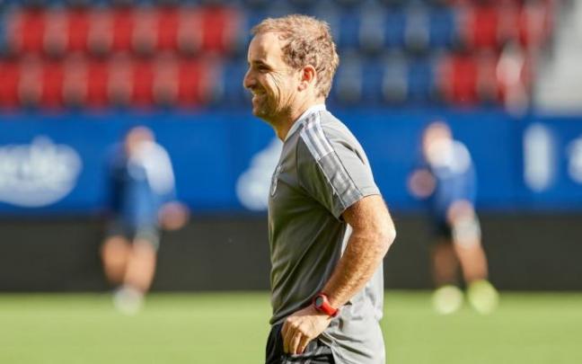 Jagoba Arrasate sonríe en un entrenamiento en El Sadar